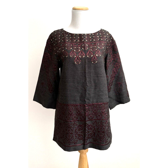 St. John Top M Gray Red Embroidery Embellished Rhinestones Beaded Half Sleeve - Picture 3 of 14